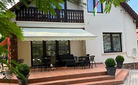 Aventurin House ***